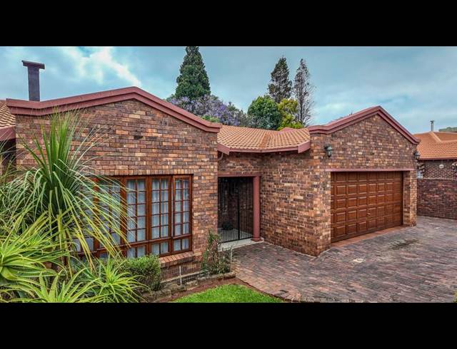4 BEDROOM HOUSE FOR SALE IN FLORIDA HILLS